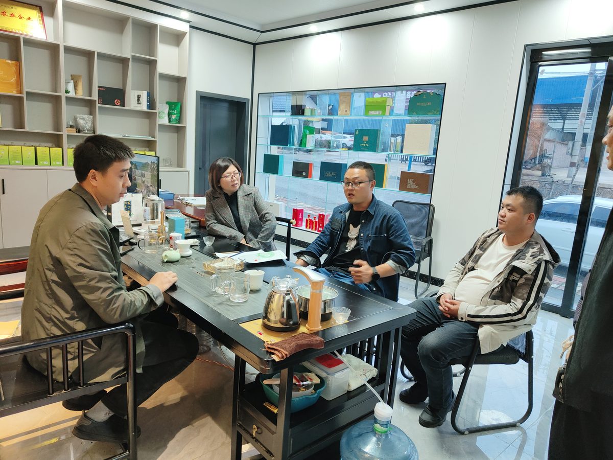 红渡村委会与春成茶业签订合作协议